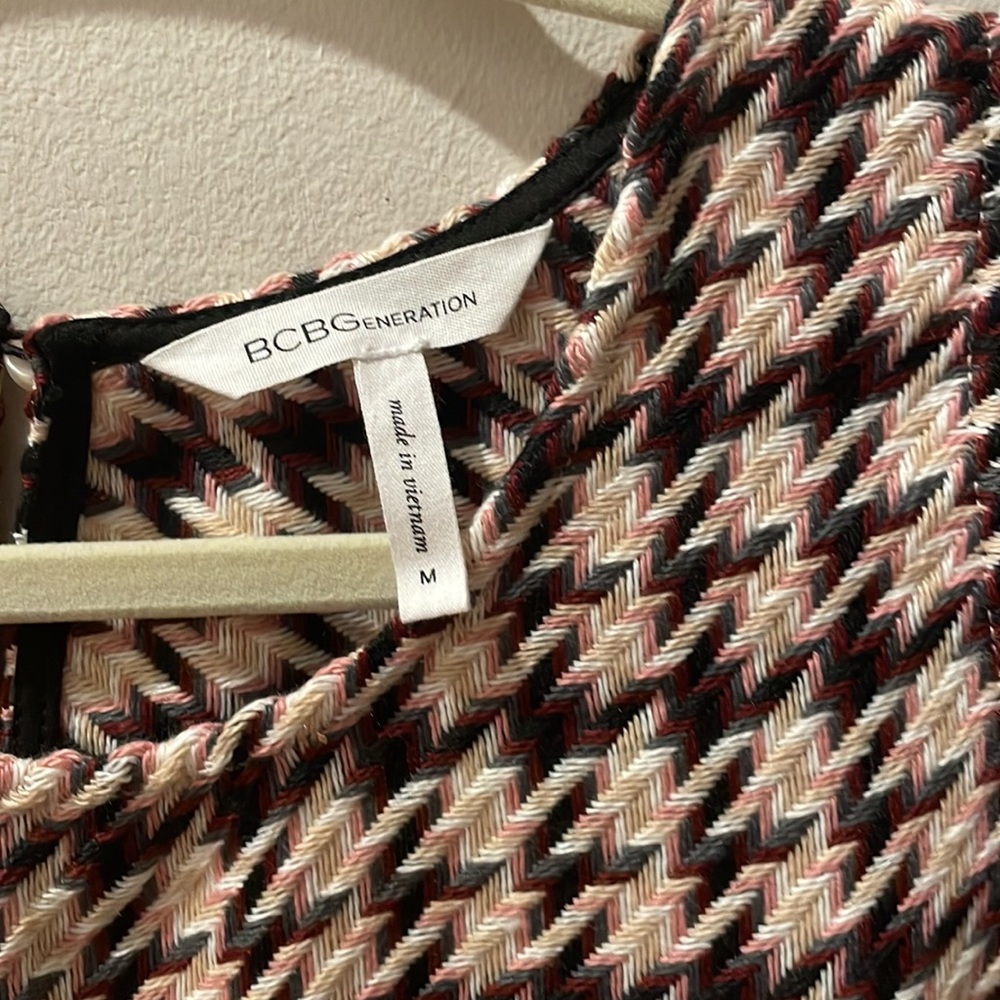 Bcbg Medium Geometric Pattern Work/Casual Sleevel… - image 4